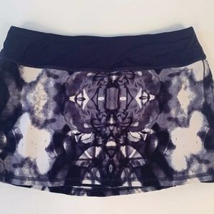 LULULEMON NAVY SKIRT - SIZE 6 - Exc Cond
